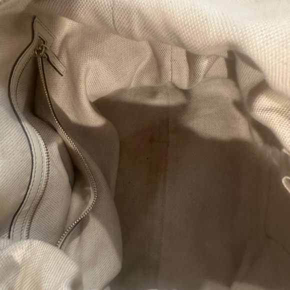 Authentic Gucci Soho Pebble Leather Zip Closure Tassel Purse - Picture 4 of 7